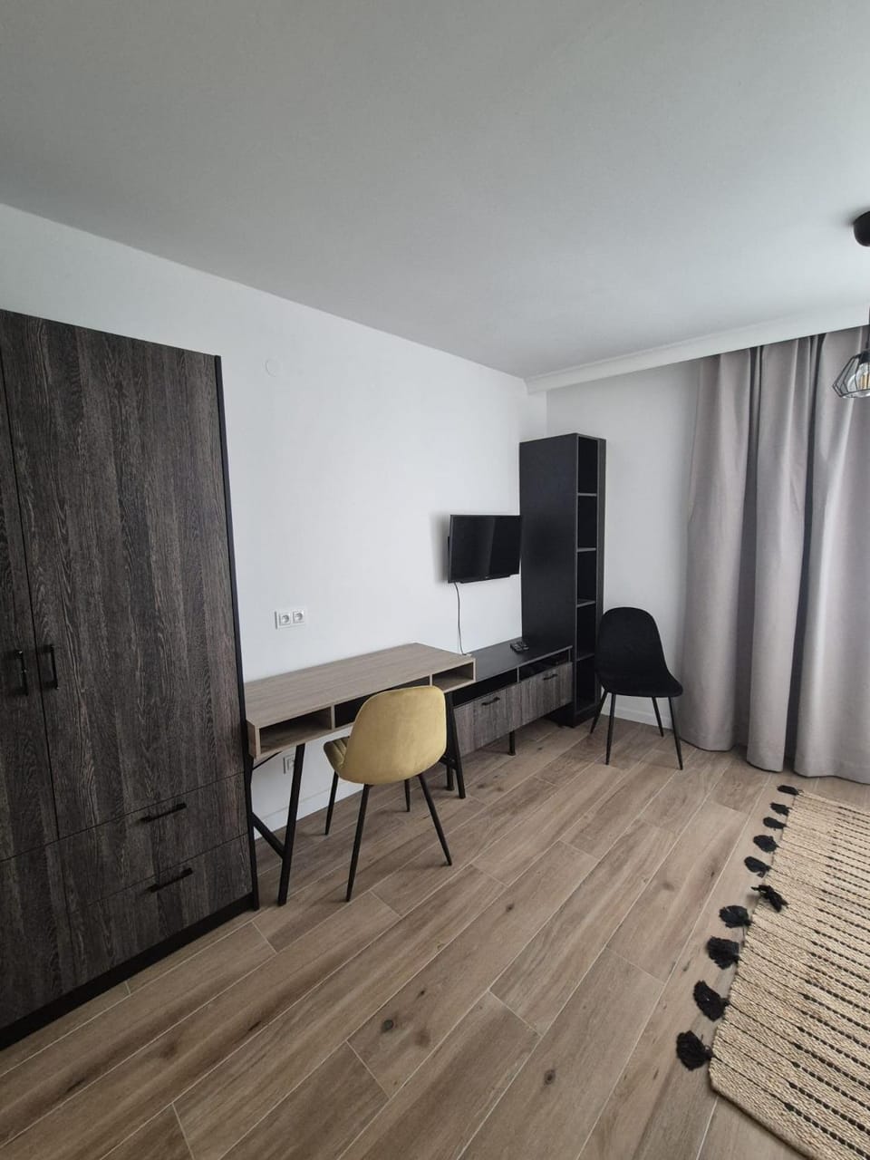 TV and multimedia, Photo of the whole room, wardrobe