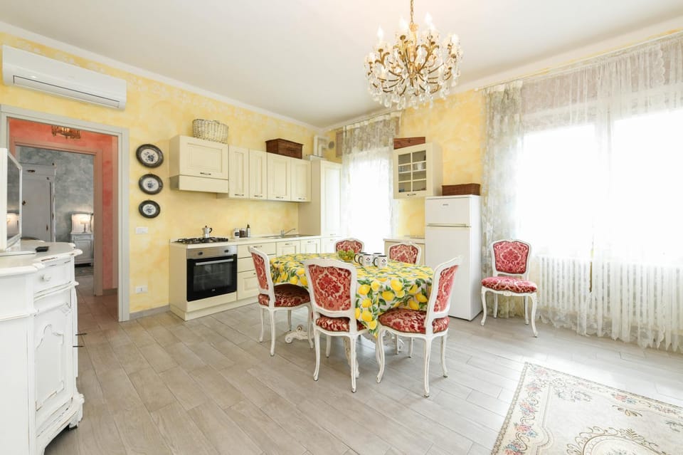 Le Bouganville Apartment Apartment in Desenzano del Garda