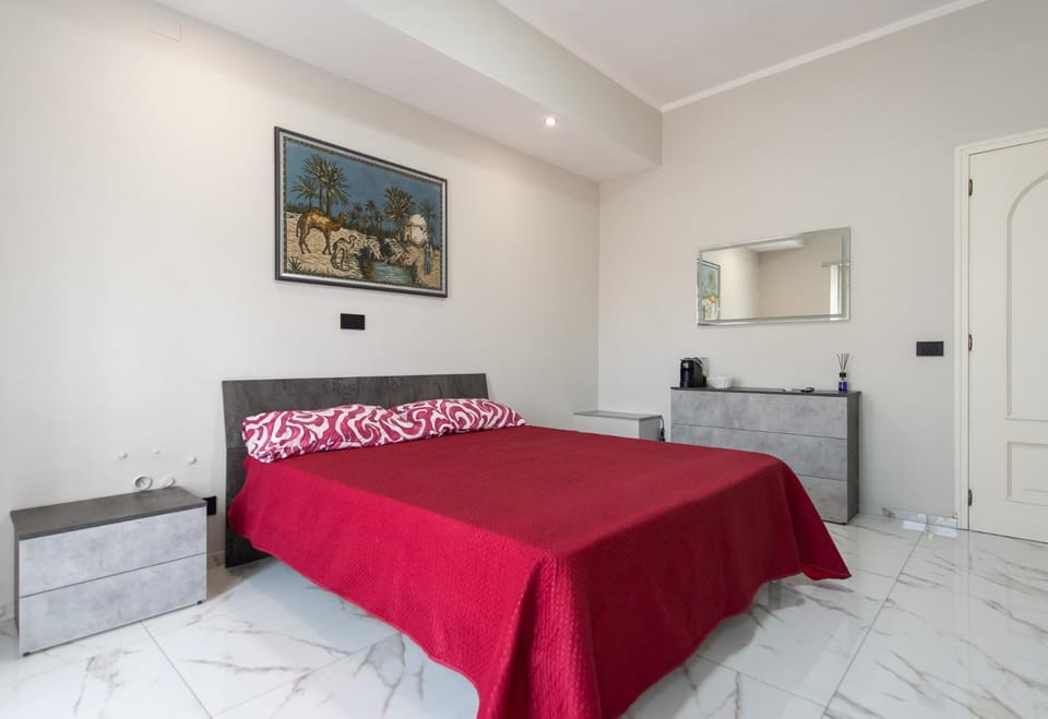 Photo of the whole room, Bedroom