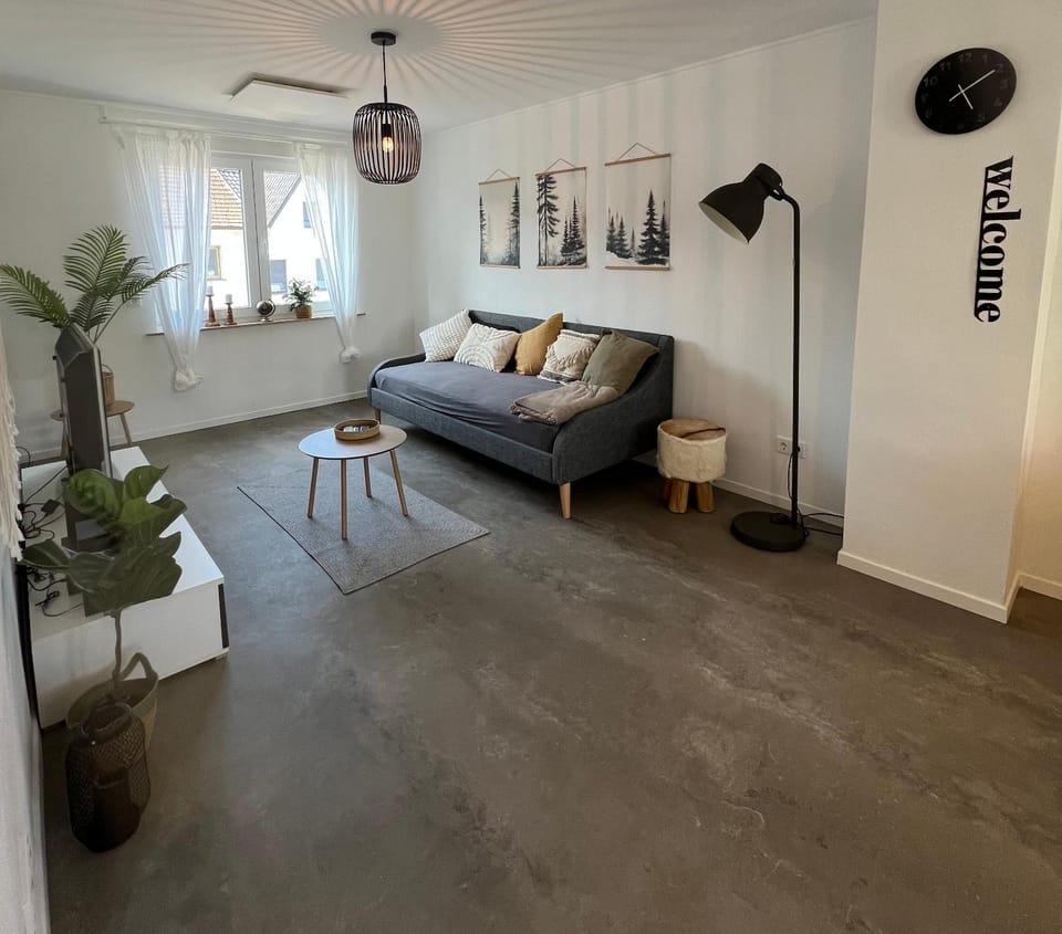 Bed, Living room, Photo of the whole room, Seating area