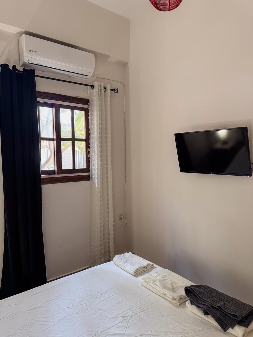 Bedroom, air conditioner