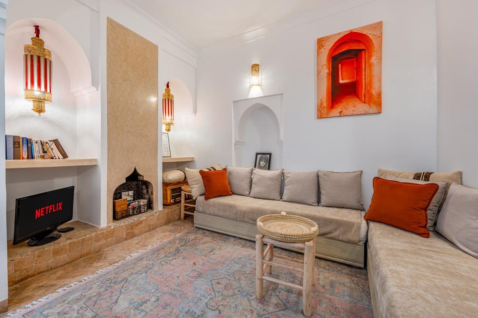 Library, Living room, Seating area