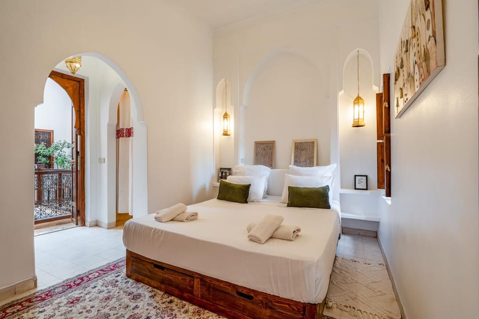 Bed, Photo of the whole room, Bedroom, towels