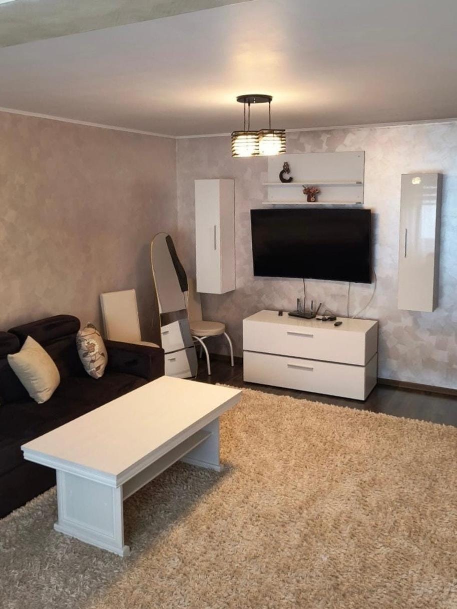 TV and multimedia, Living room, Seating area, Evening entertainment