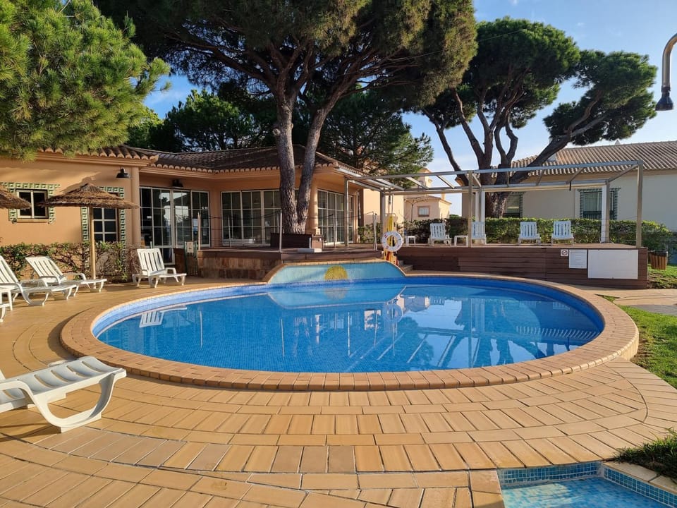 Pool view, Swimming pool, sunbed