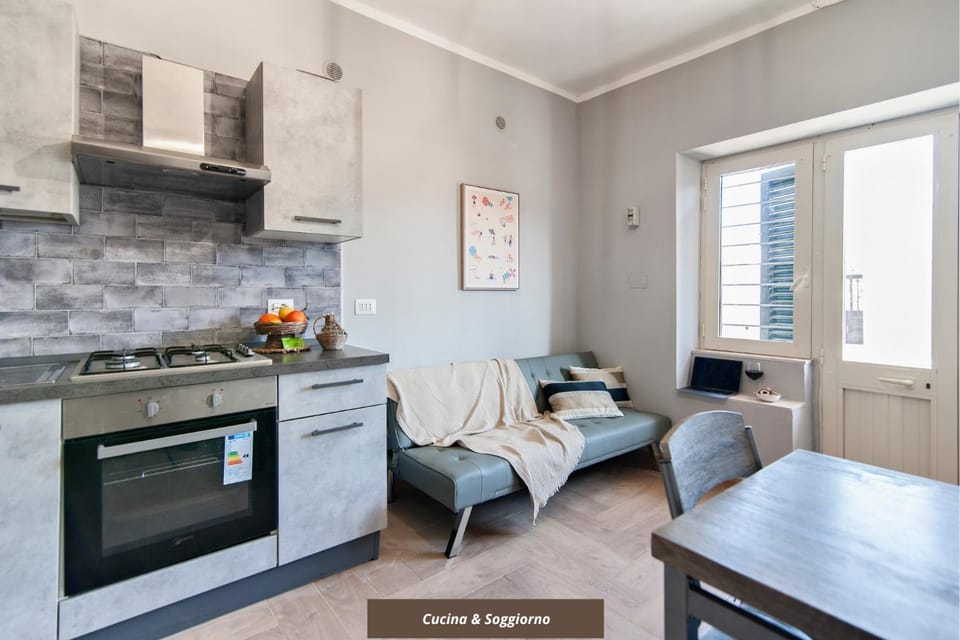 Kitchen or kitchenette, Living room, Dining area, oven