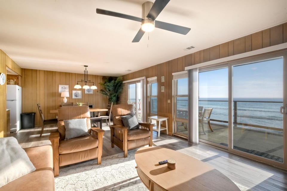 Oceanfront Getaway - Ocean Views - Fire Pit - BBQ - Beach Access House in Carlsbad