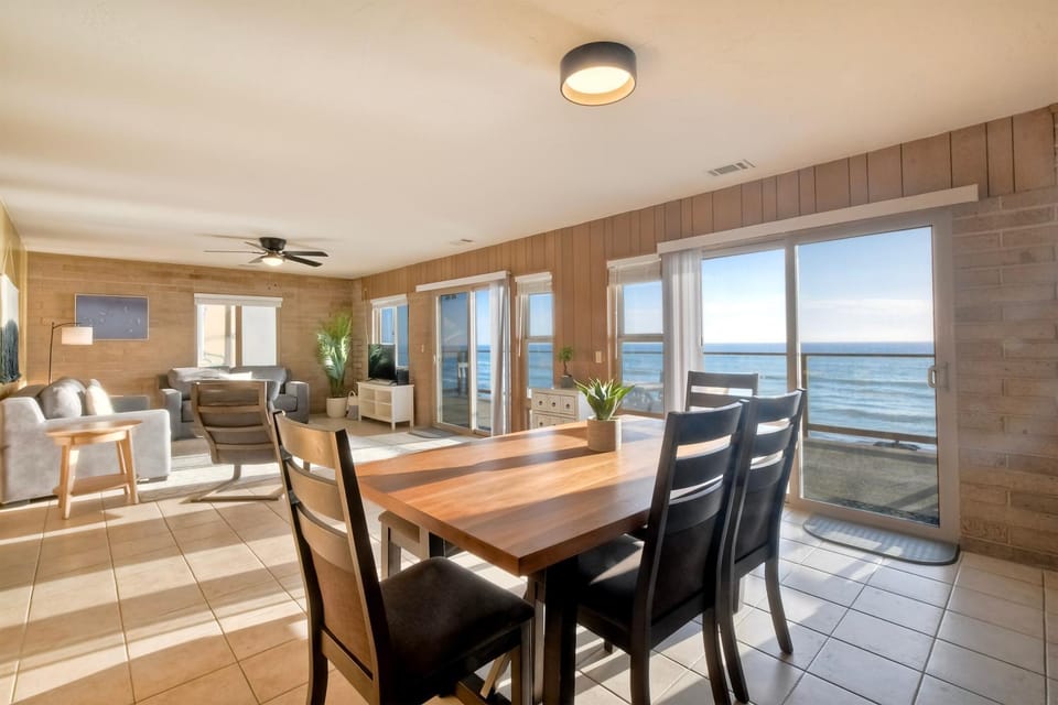 Oceanfront Getaway - Ocean Views - Fire Pit - BBQ - Beach Access House in Carlsbad