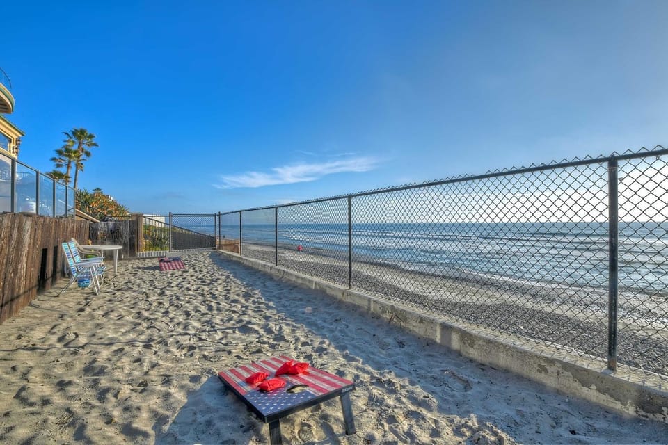Oceanfront Getaway - Ocean Views - Fire Pit - BBQ - Beach Access House in Carlsbad
