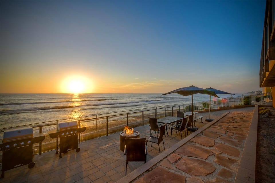 Oceanfront Getaway - Ocean Views - Fire Pit - BBQ - Beach Access House in Carlsbad