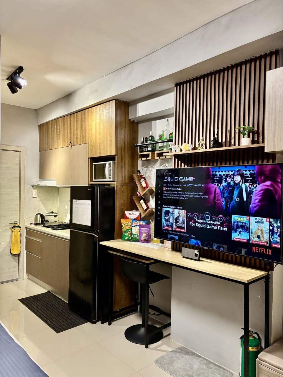 TV and multimedia, Kitchen or kitchenette, minibar, oven, stove