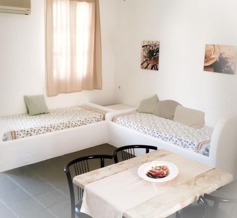 Bed, Living room, Seating area