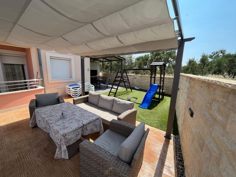 APARTMENTS VILLA PEKY Apartment in Okrug Gornji