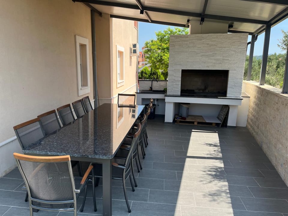 APARTMENTS VILLA PEKY Apartment in Okrug Gornji
