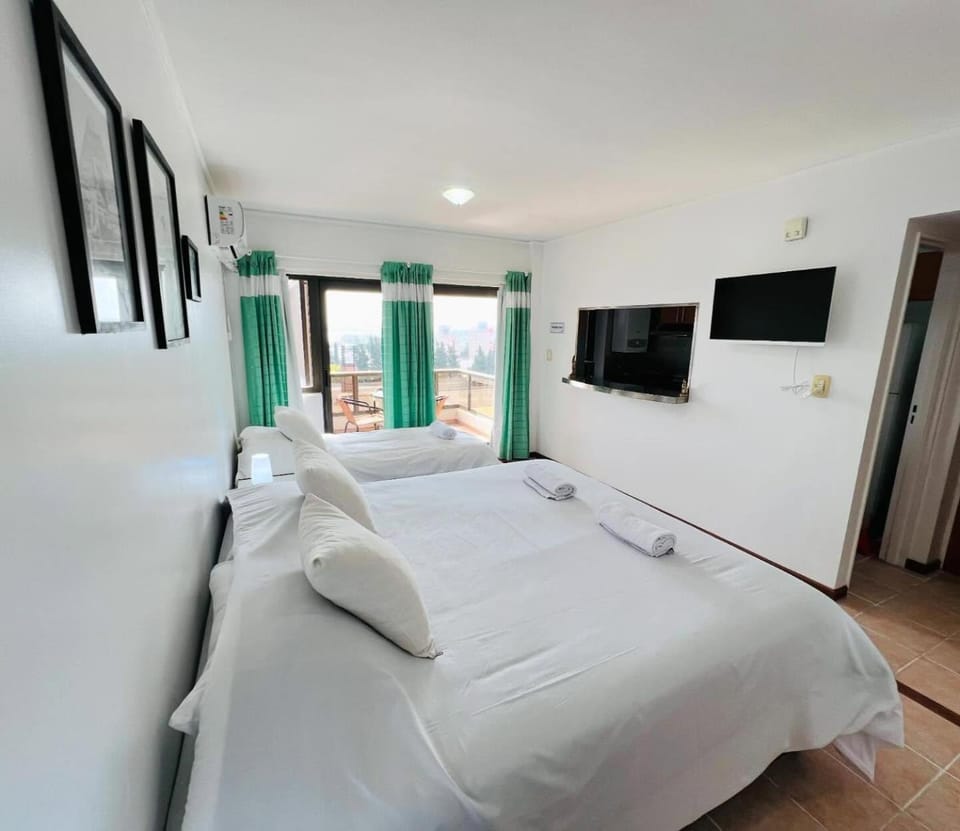 Excelente departamento, a metros del Shopping Paso del Paraná, vista al río Paraná - silencio - ideal para descansar - barrio residencial - Cámaras de seguridad 24hs - unidad Monitoreada Apartment in Parana