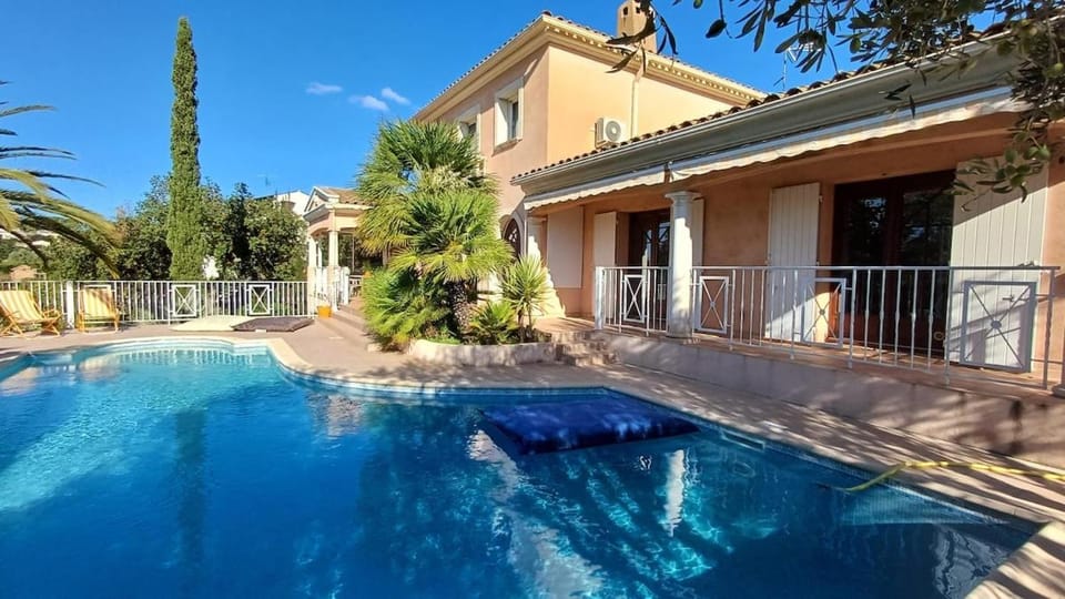 Séjour détente dans une villa avec piscine privée, nature, golf et mer à proximité House in Saint-Raphael