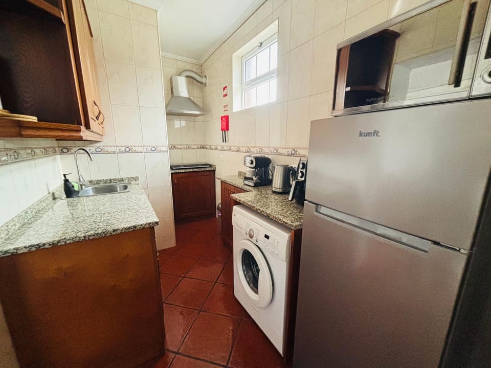 Coffee/tea facilities, Kitchen or kitchenette, toaster, washing machine