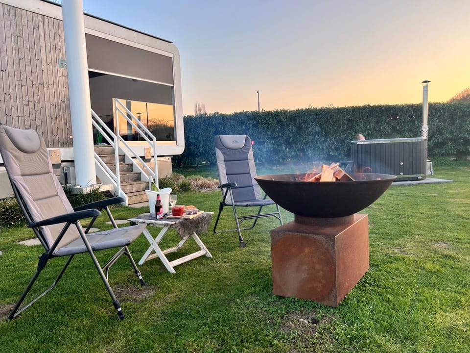 Seating area, Sunset