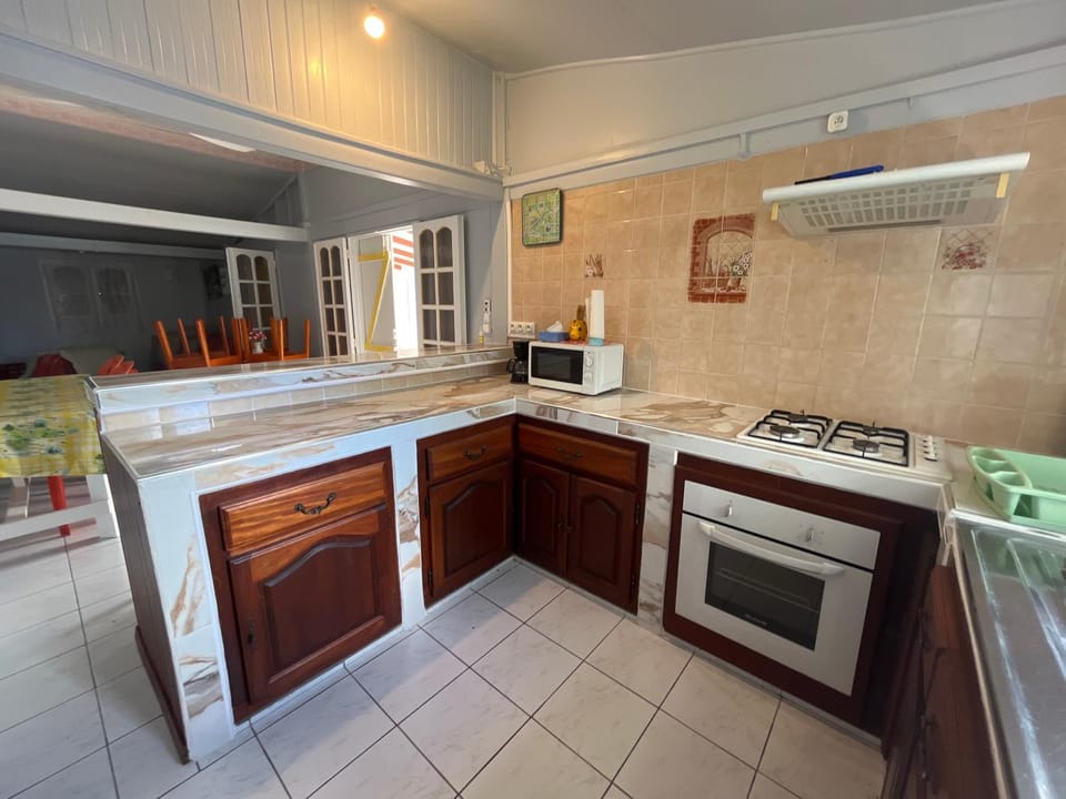 Kitchen or kitchenette, oven