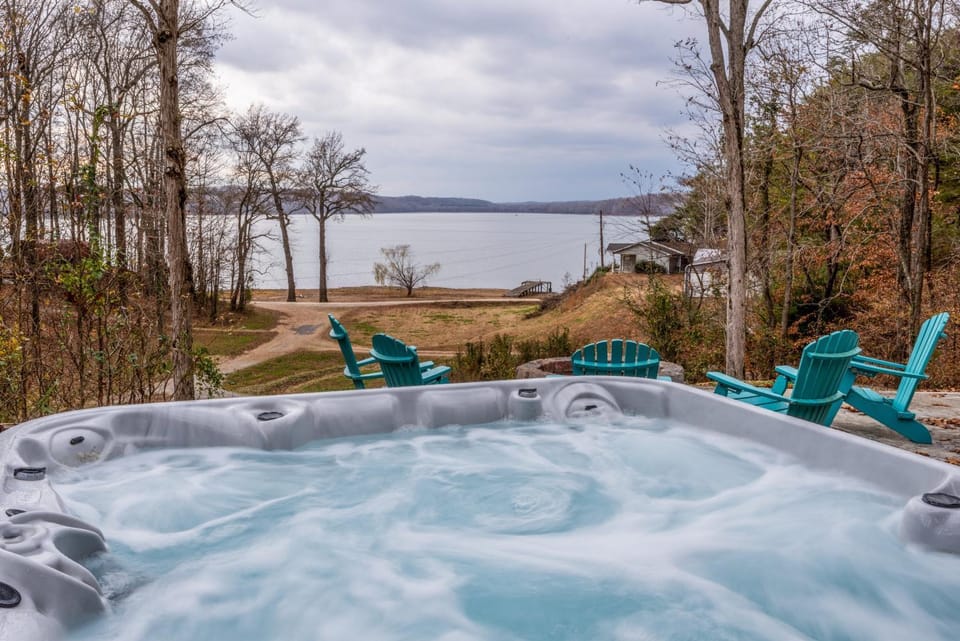 Eagle Roost Chalet- Modern Kentucky Lake Chalet Chalet in Tennessee