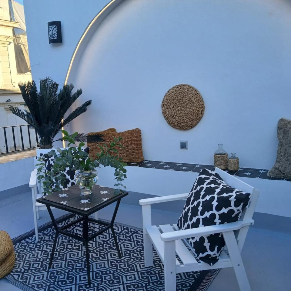 Beautiful penthouse with terrace next to the Cathedral Apartment in Cadiz