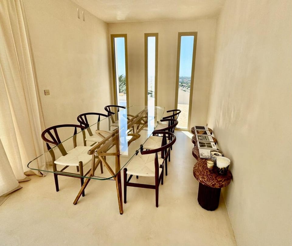 Seating area, Dining area