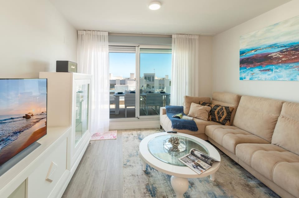 Communal lounge/ TV room, TV and multimedia, Living room, Seating area, Evening entertainment