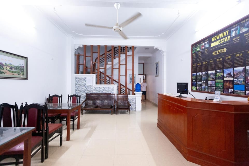 Restaurant/places to eat, Living room, Seating area