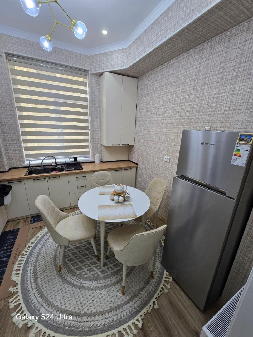 Kitchen or kitchenette, Dining area, oven