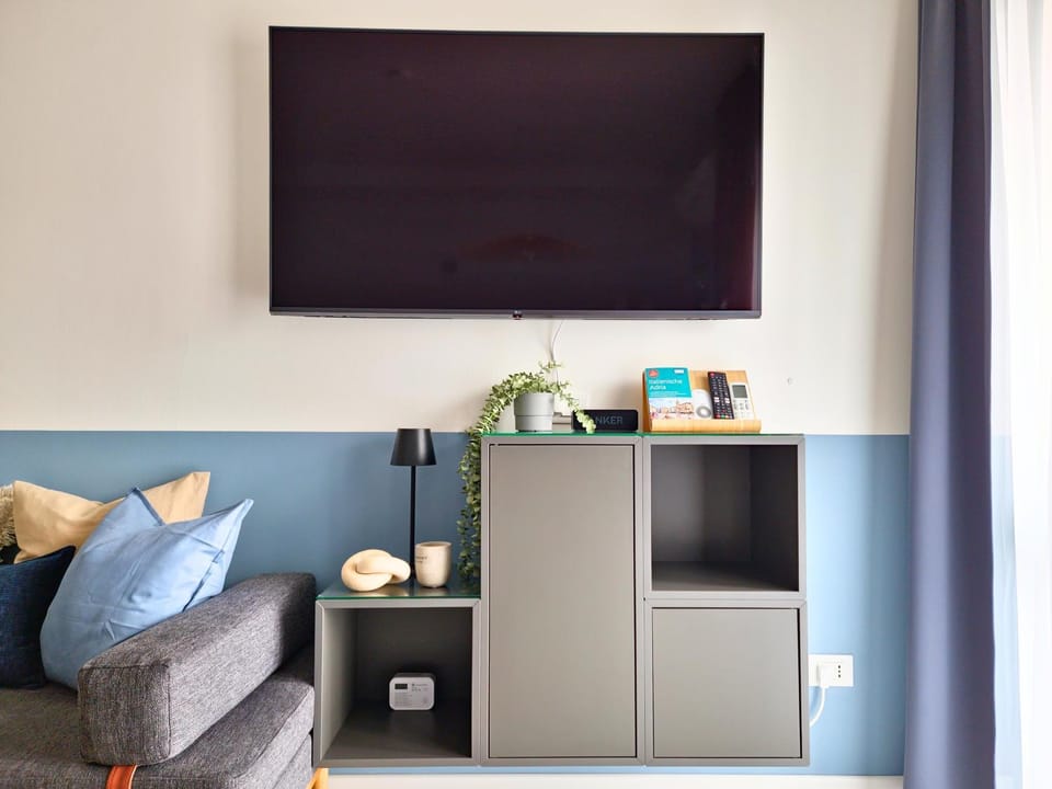 TV and multimedia, Living room, Seating area