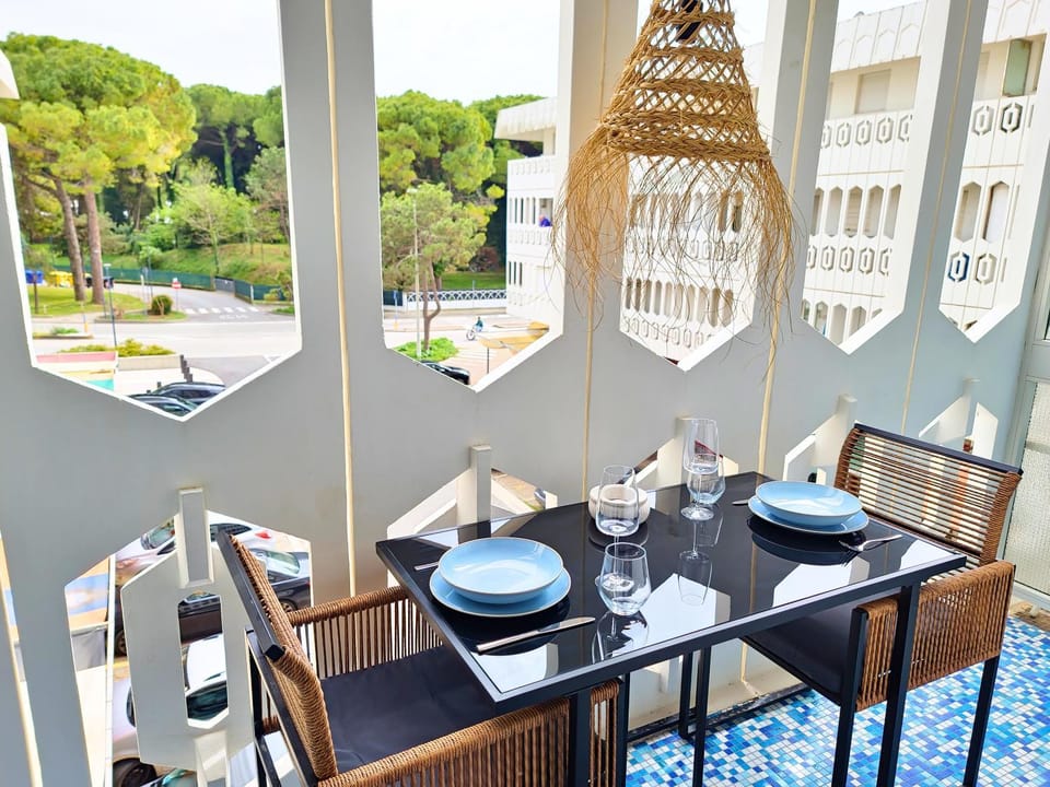 Day, View (from property/room), Balcony/Terrace, Seating area, Dining area