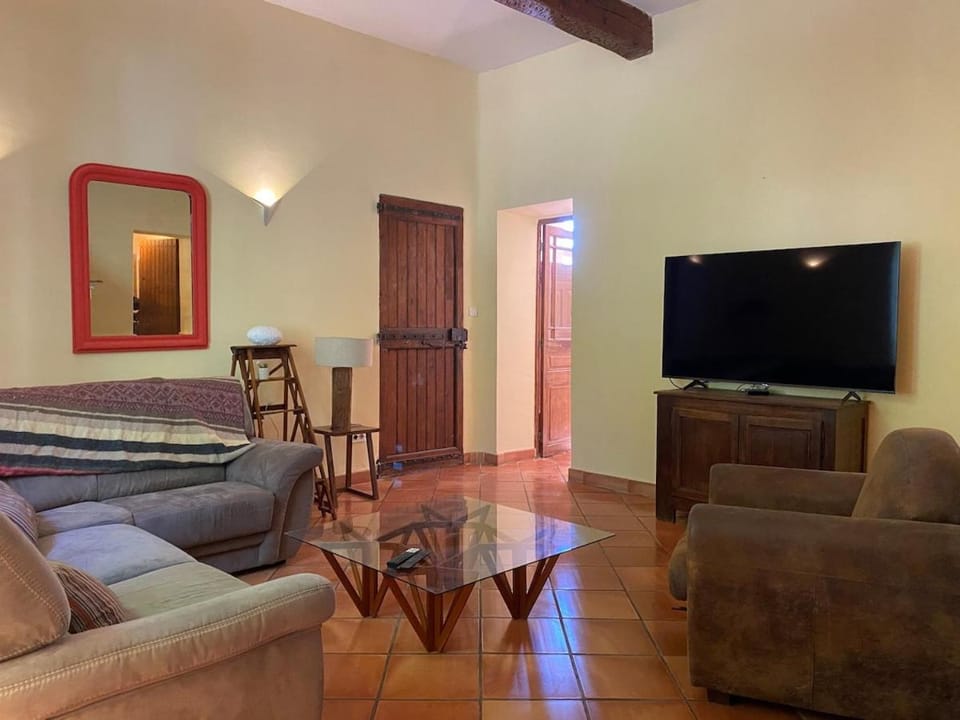 Communal lounge/ TV room, TV and multimedia, Seating area