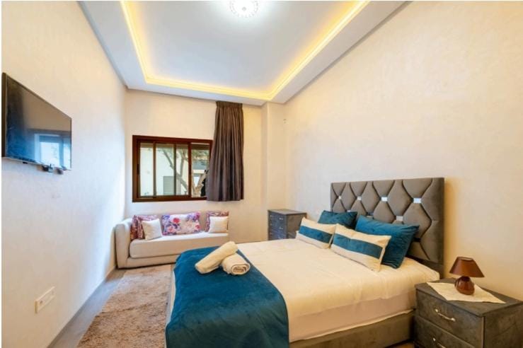 Bed, TV and multimedia, Photo of the whole room, Seating area, Bedroom, towels