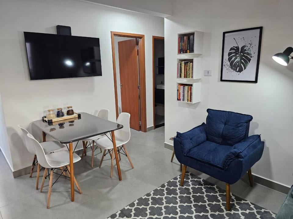 Communal lounge/ TV room, Library, TV and multimedia, Living room, Dining area
