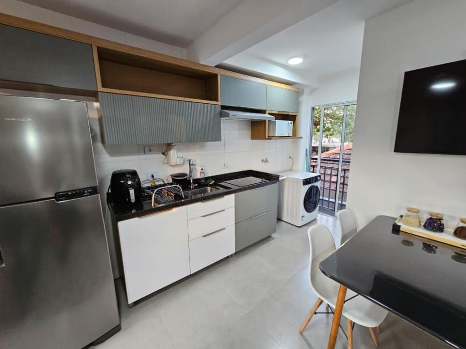 Coffee/tea facilities, Kitchen or kitchenette, minibar, oven, stove