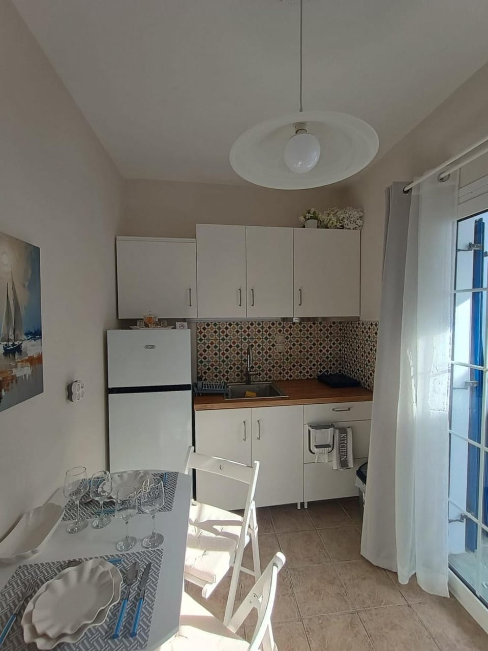 Kitchen or kitchenette, Seating area, Dining area, oven, stove