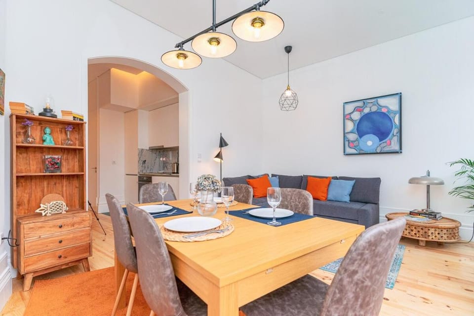 Gorgeous and central flat w. view to charmy square Apartment in Porto