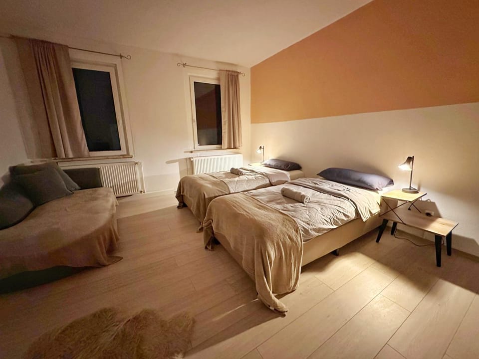 Bed, Photo of the whole room, Bedroom, towels