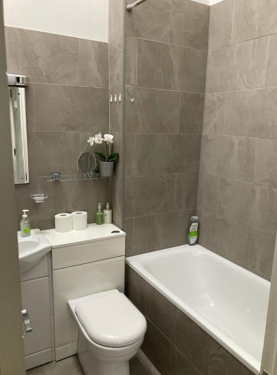 Toilet, Bathroom, Internal: Not applicable to any particular room