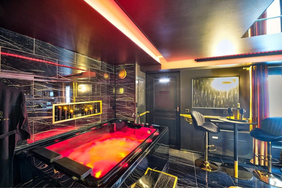 LA GOLDEN ROOM - Suite de Luxe avec Jacuzzi Apartment in Bourgogne-Franche-Comté