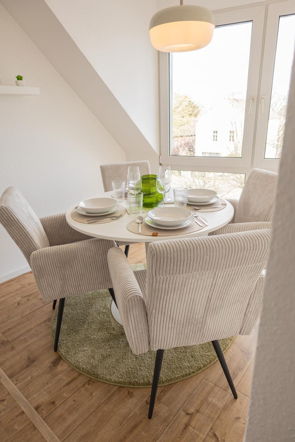 Seating area, Dining area