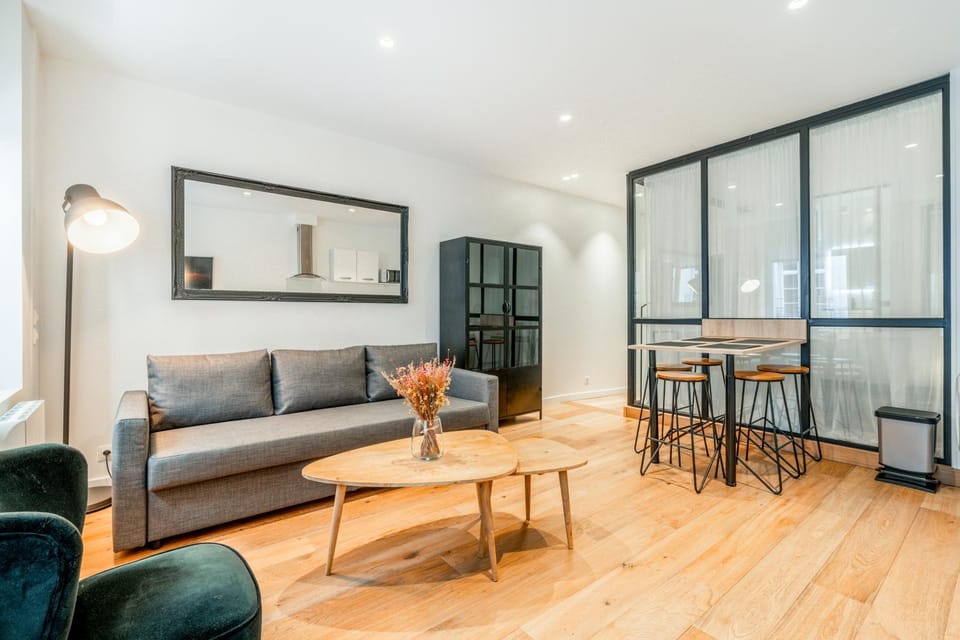 Chic & Elegant in Montorgueil Apartment in Paris