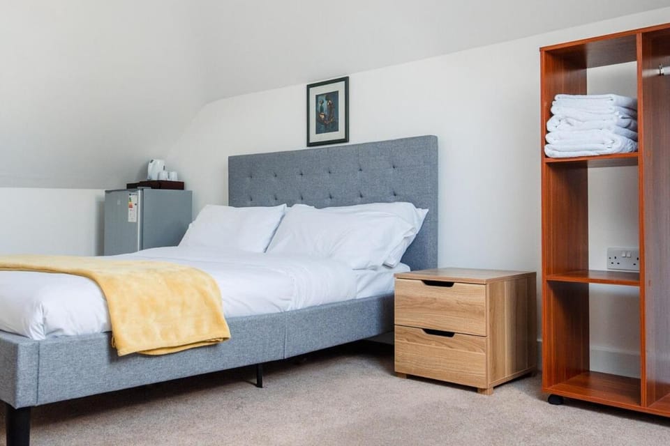 Bed, Bedroom, towels, wardrobe