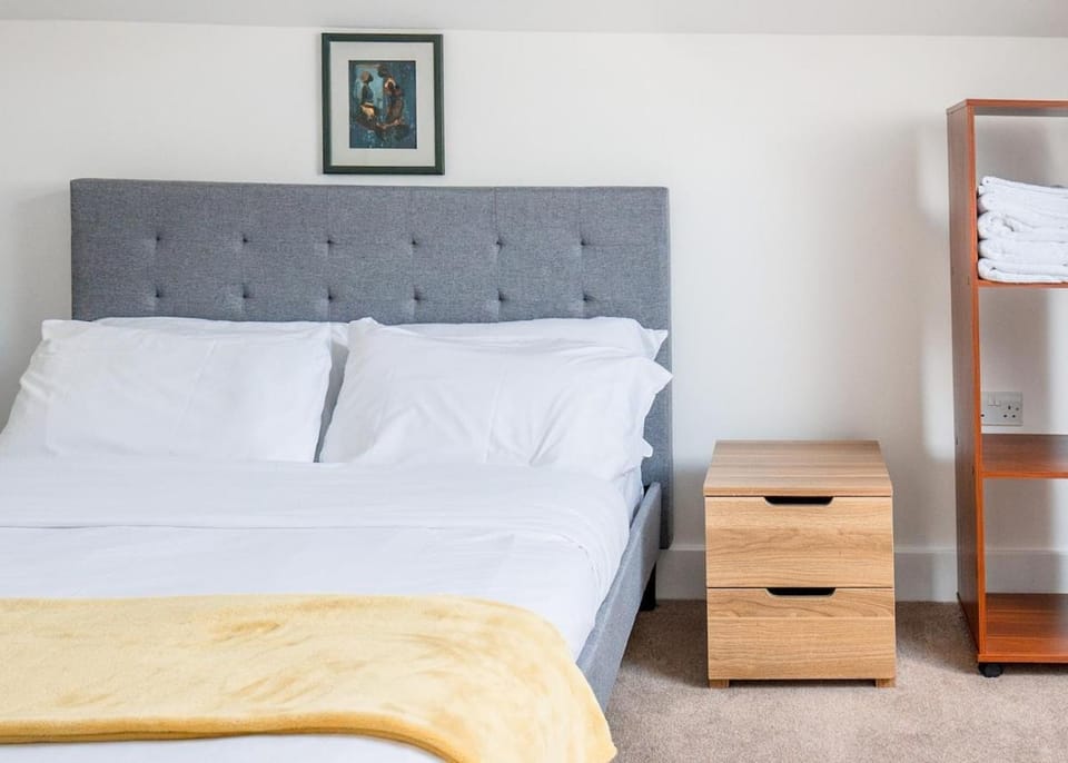 Bed, Photo of the whole room, Bedroom, wardrobe