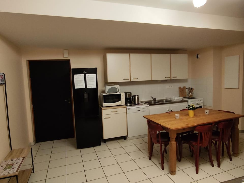 Kitchen or kitchenette, Dining area, dishwasher, pet friendly, stove, toaster