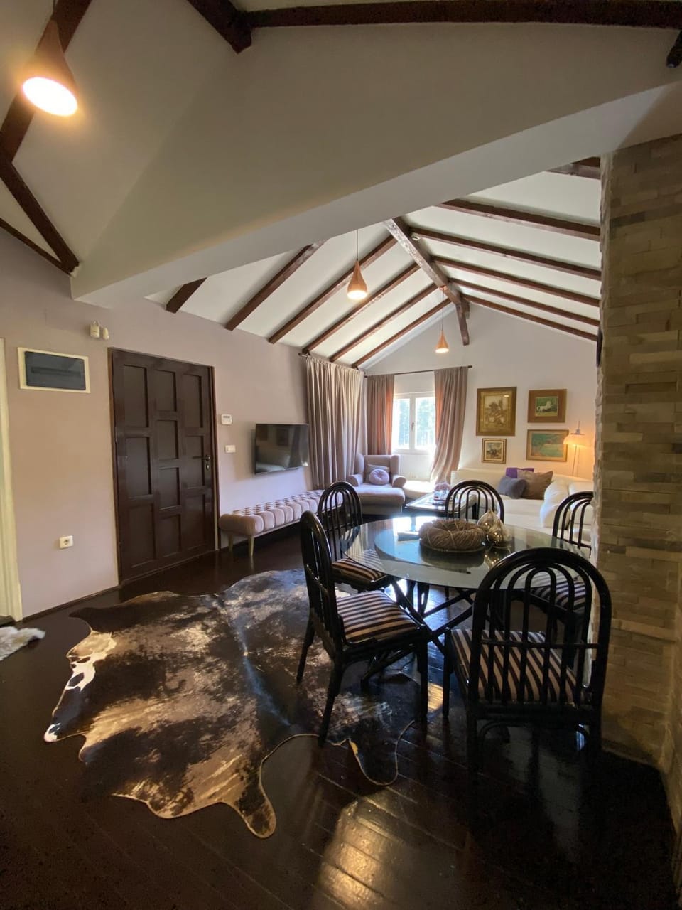 Living room, Seating area