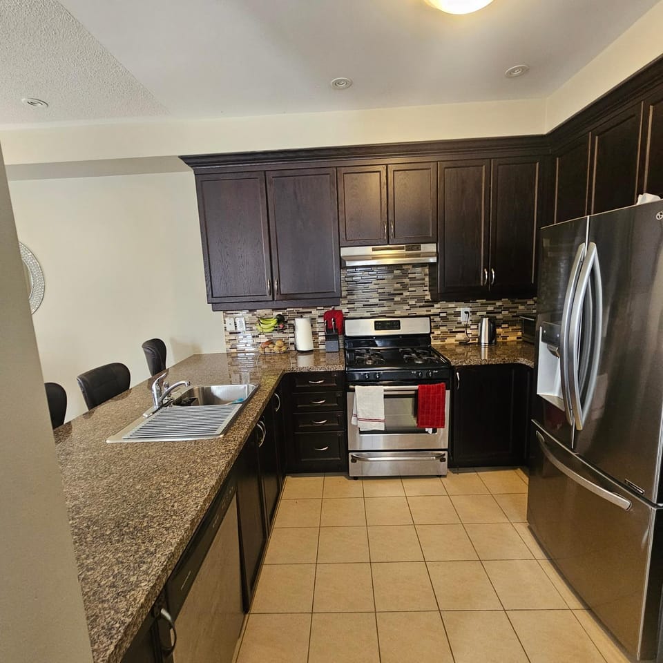 Exquisite Junior Bedroom Vacation rental in Brampton