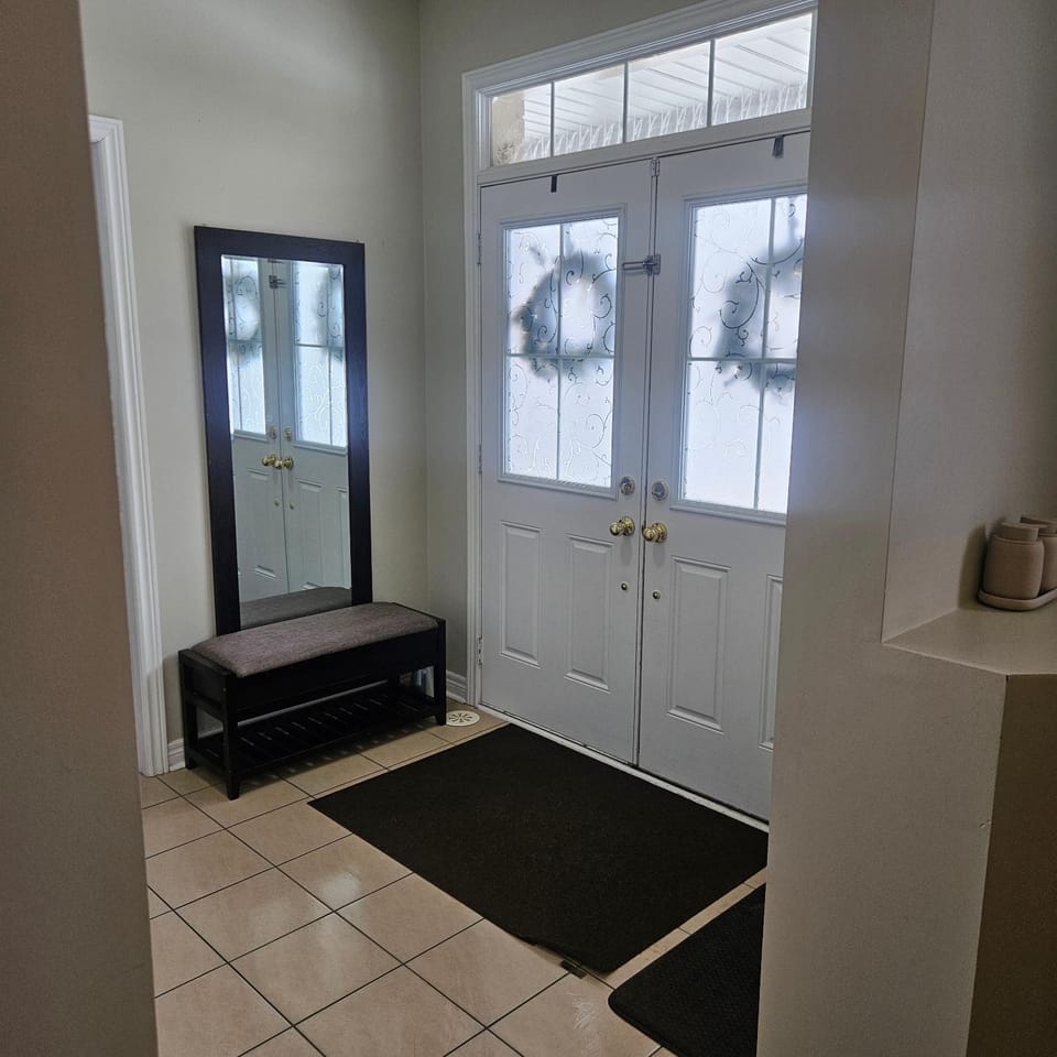 Exquisite Junior Bedroom Vacation rental in Brampton
