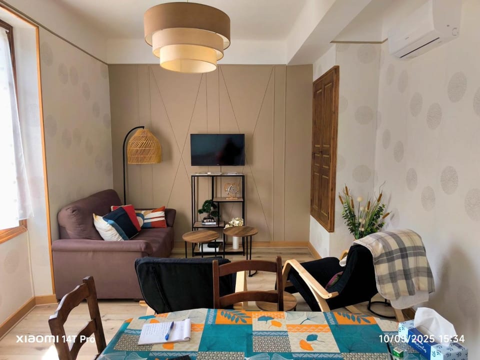 TV and multimedia, Living room, Dining area