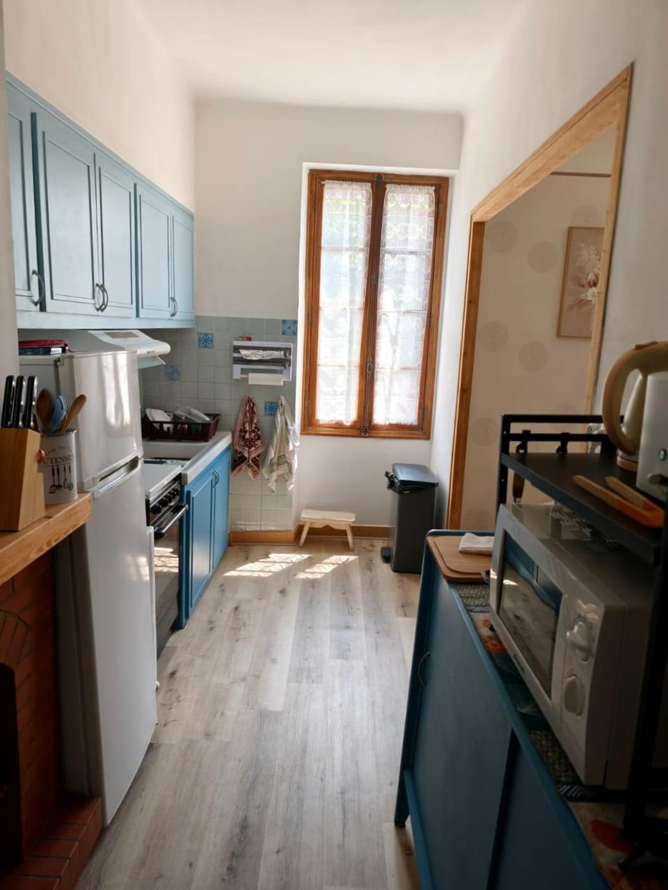 Kitchen or kitchenette, oven, stove